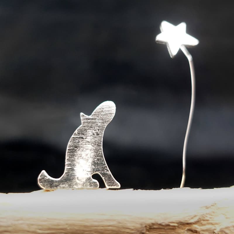 People on Driftwood - Dog and Star - Image 2